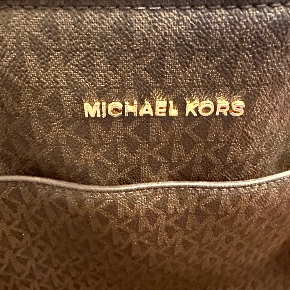Michael Kors Large East West Tote  with matching wallet . - Picture 6 of 12